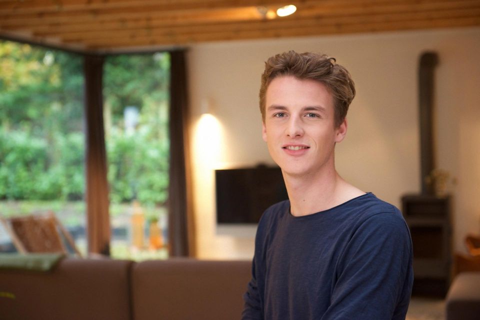 Een student die bij studentaanhuis in dienst is